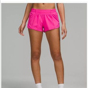 Lululemon Hotty Hot Low-Rise Lined Short 2.5"